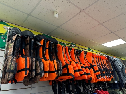 Сертифицированные спасательные жилеты в наличии в магазинах БАРС!