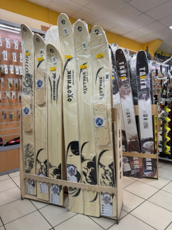 Готовьтесь к зимним охотничьим приключениям с охотничьими лыжами, доступными в магазинах БАРС.