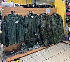 Сегодня дождик! И именно дождевики становятся настоящей необходимостью!