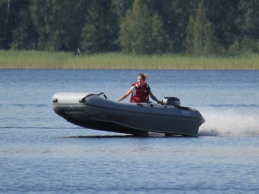 Лодка Братан Б 430 KL 1050